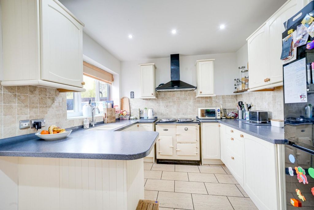 Property photo 3 of 29