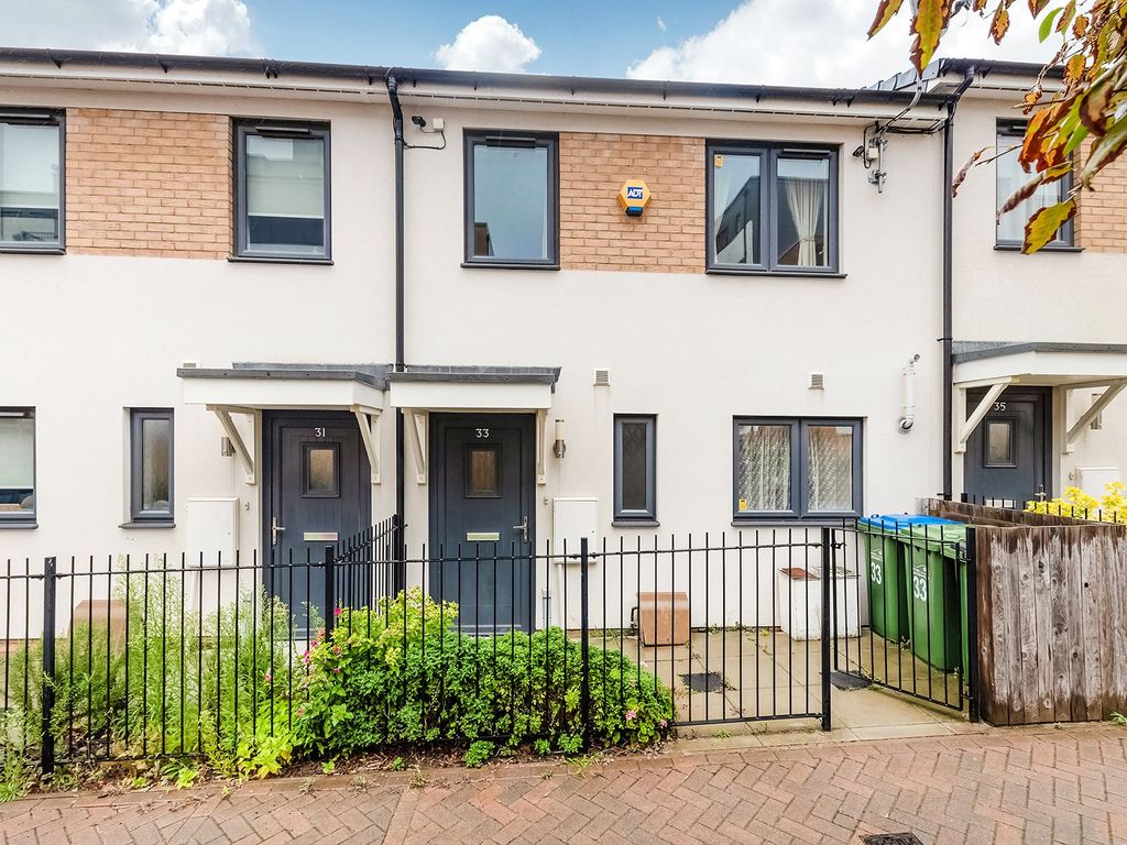 Property photo 2 of 16 Fairthorn Road