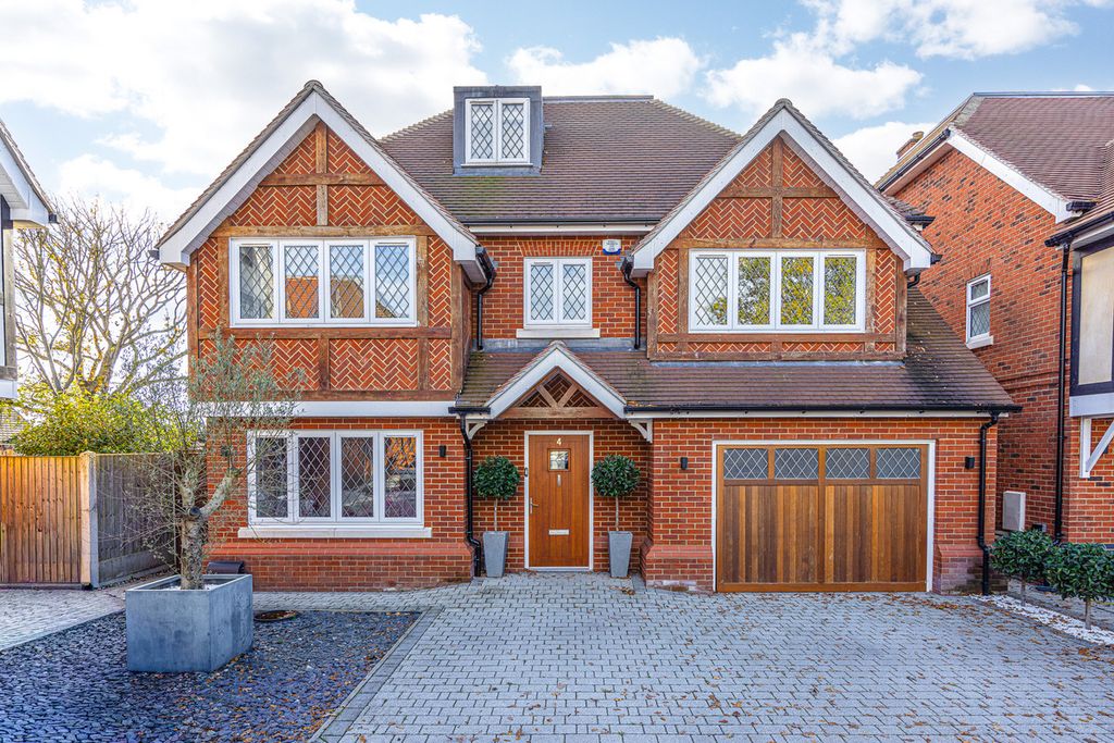 Property photo 1 of 32