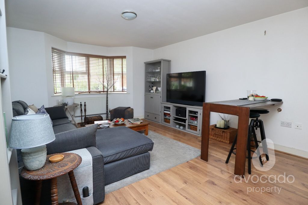 Property photo 2 of 8 5475983