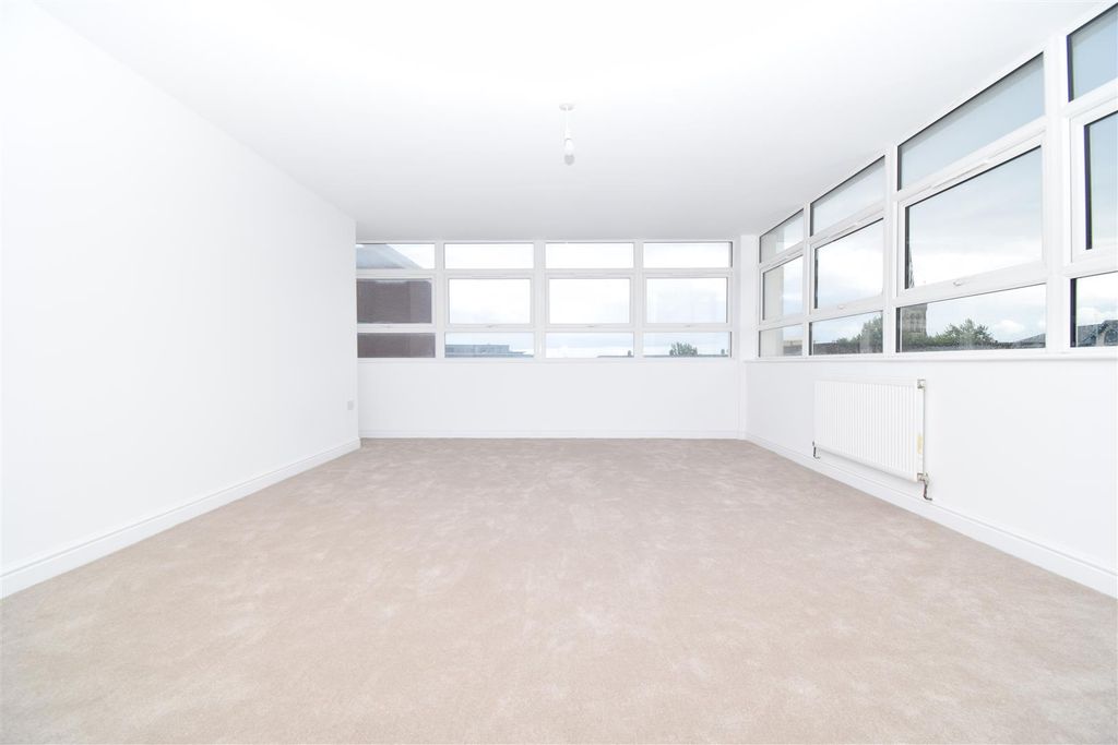 Property photo 3 of 15 Master Bedroom