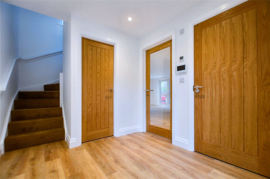 Property photo 3 of 18 Picture No. 12
