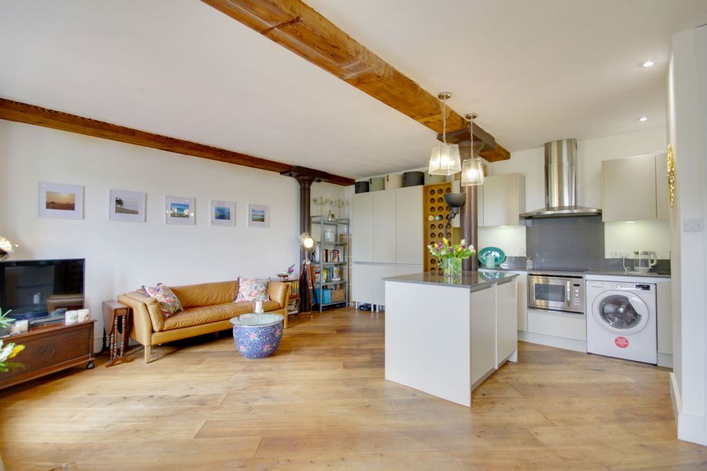 Property photo 2 of 14 Img_8548-Img_8550