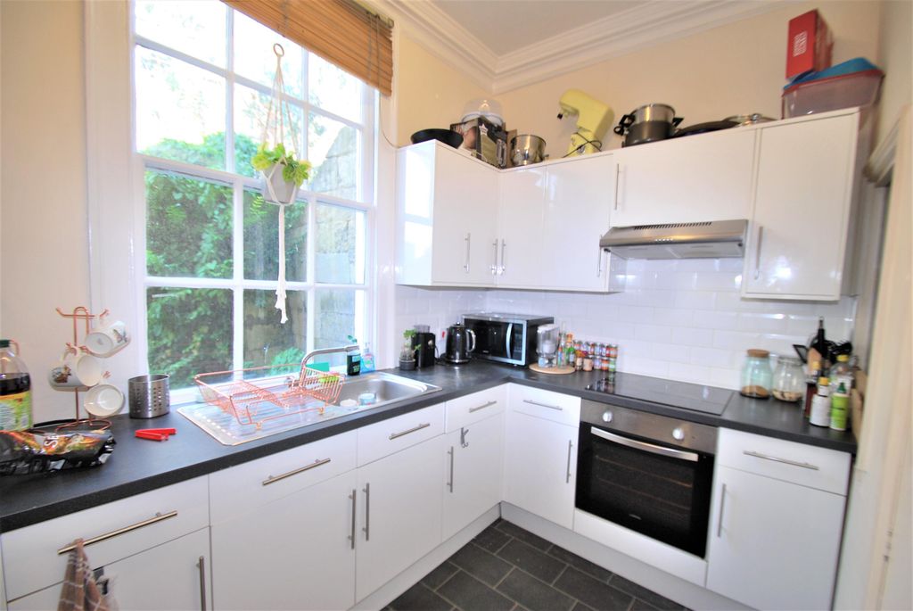 Property photo 3 of 8 Kitchen