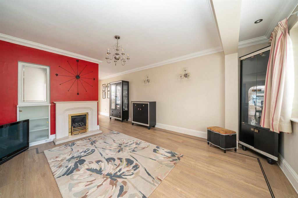 Property photo 3 of 22 3-Grasmere-Close-2732.Jpg