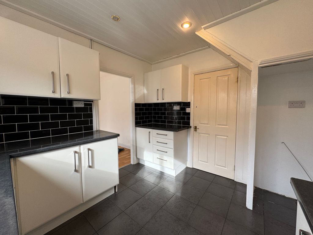 Property photo 3 of 14 Image
