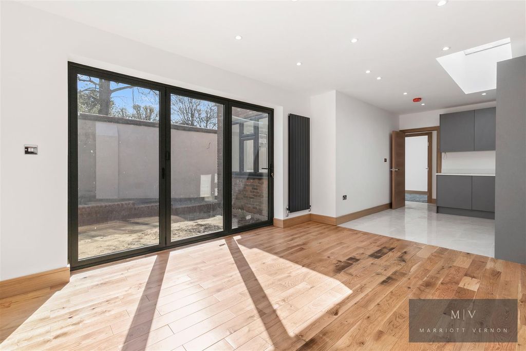 Property photo 3 of 9 Ashburton Road 19 MV-4.Jpg