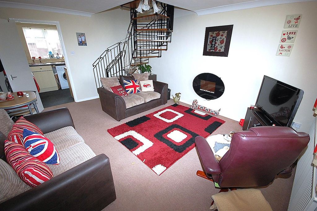 Property photo 2 of 7 Living Room
