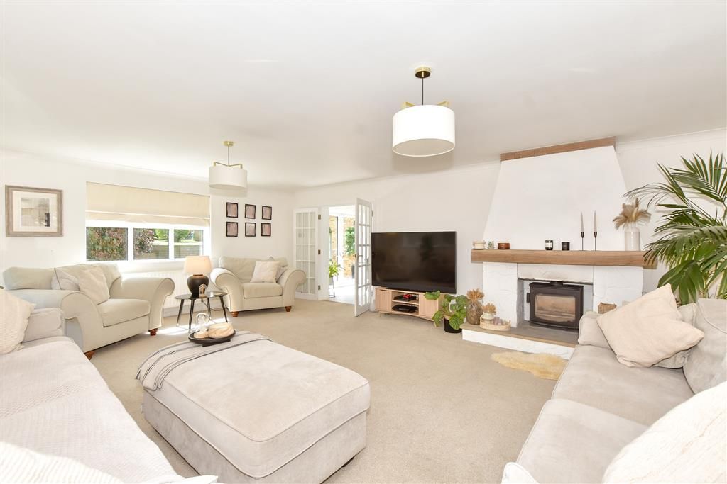 Property photo 3 of 14 Sitting Room