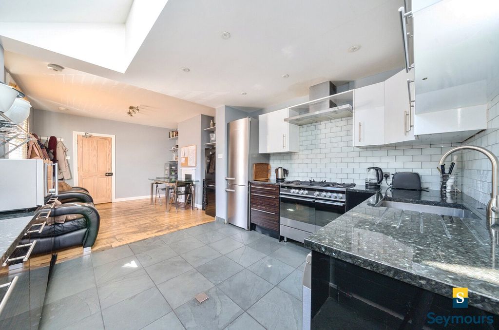 Property photo 2 of 15 Kitchen/Dining