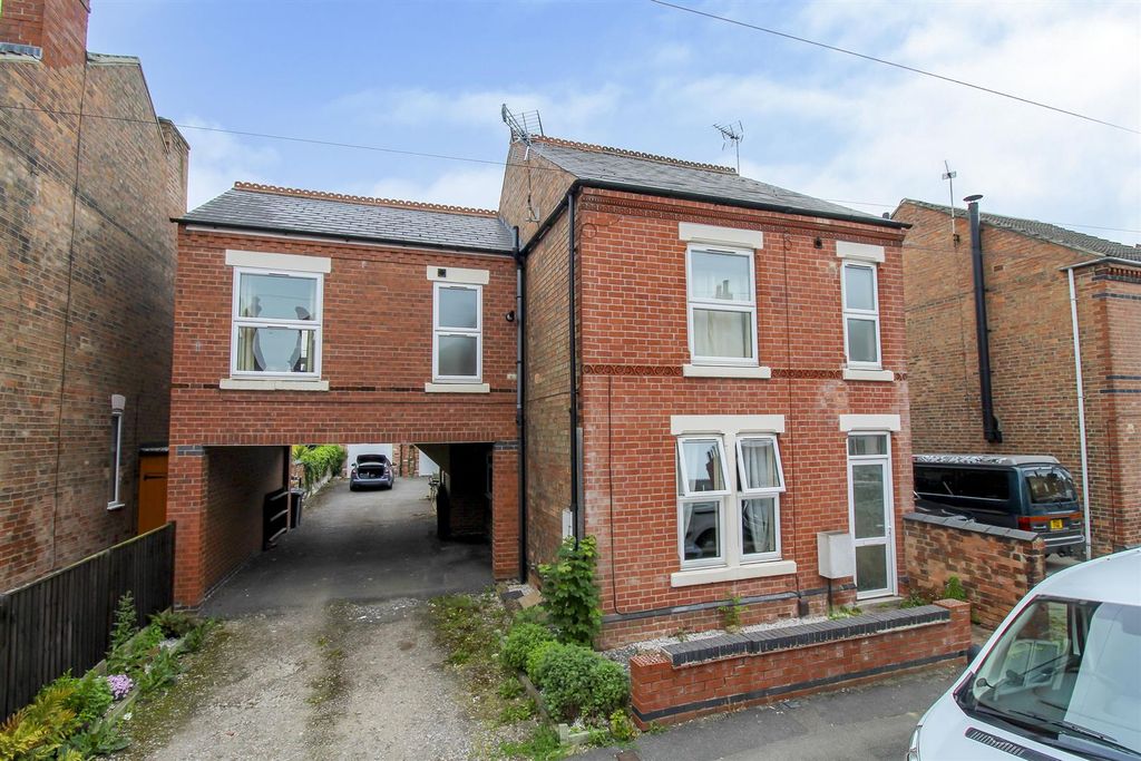 Property photo 1 of 8 External Copy.Jpg