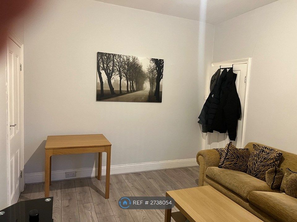 Property photo 2 of 8 Lounge