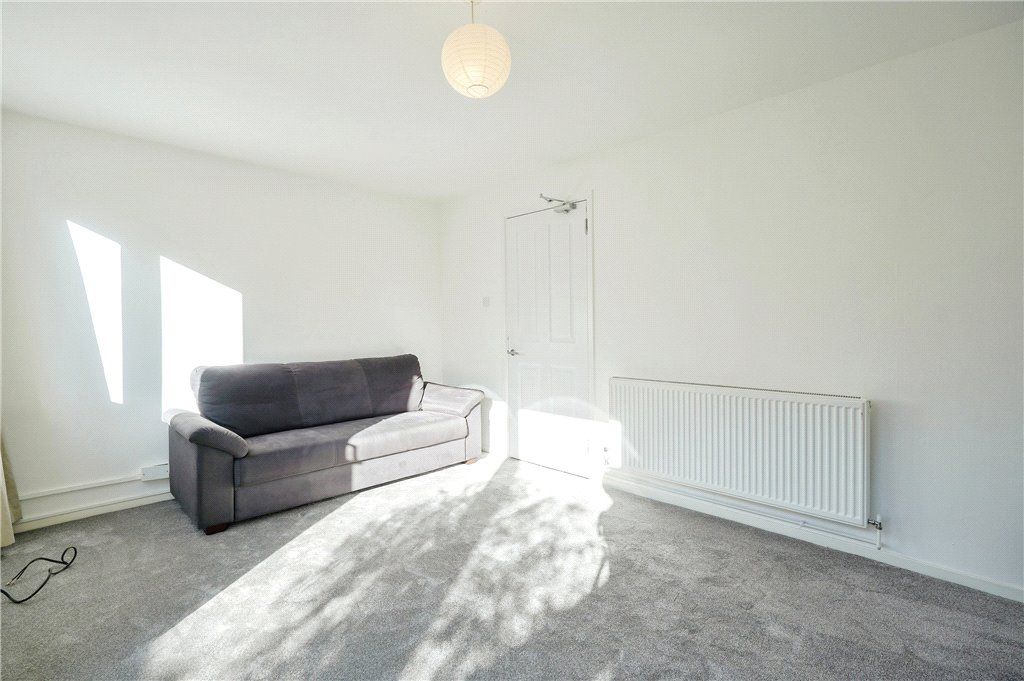 Property photo 3 of 16 Lounge