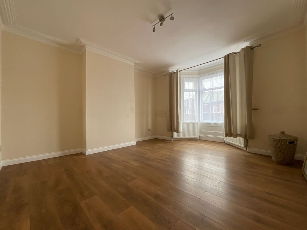Property photo 2 of 12 4073094