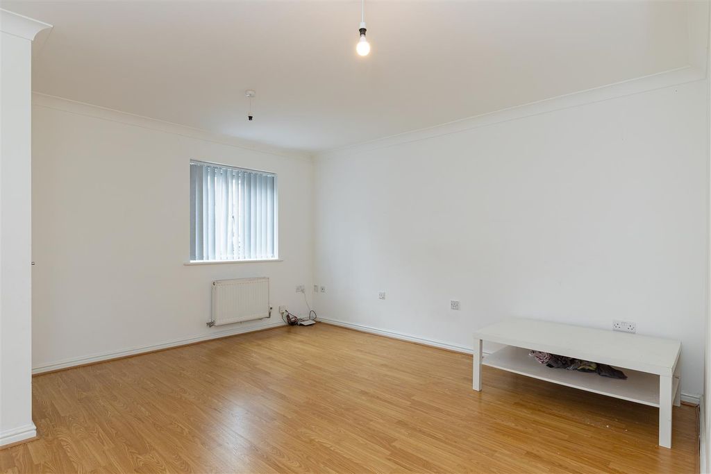 Property photo 2 of 12 10 Basford Court-9.Jpg