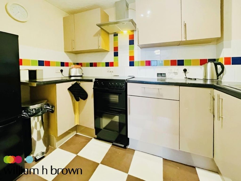 Property photo 3 of 6 Kitchen