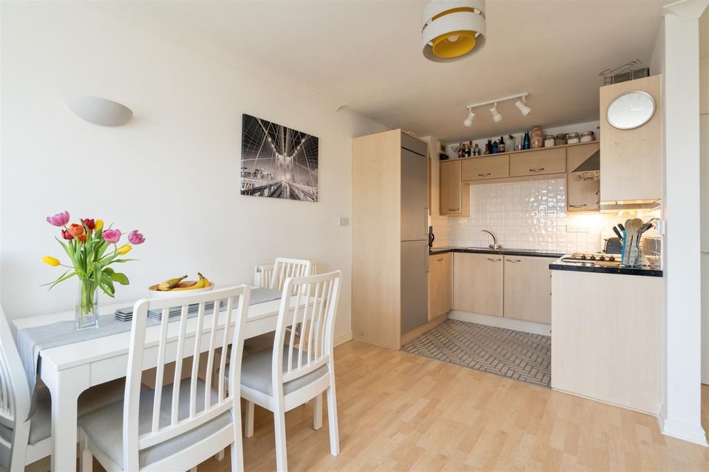 Property photo 3 of 10 Apt 33 Westley Heights_11.Jpg