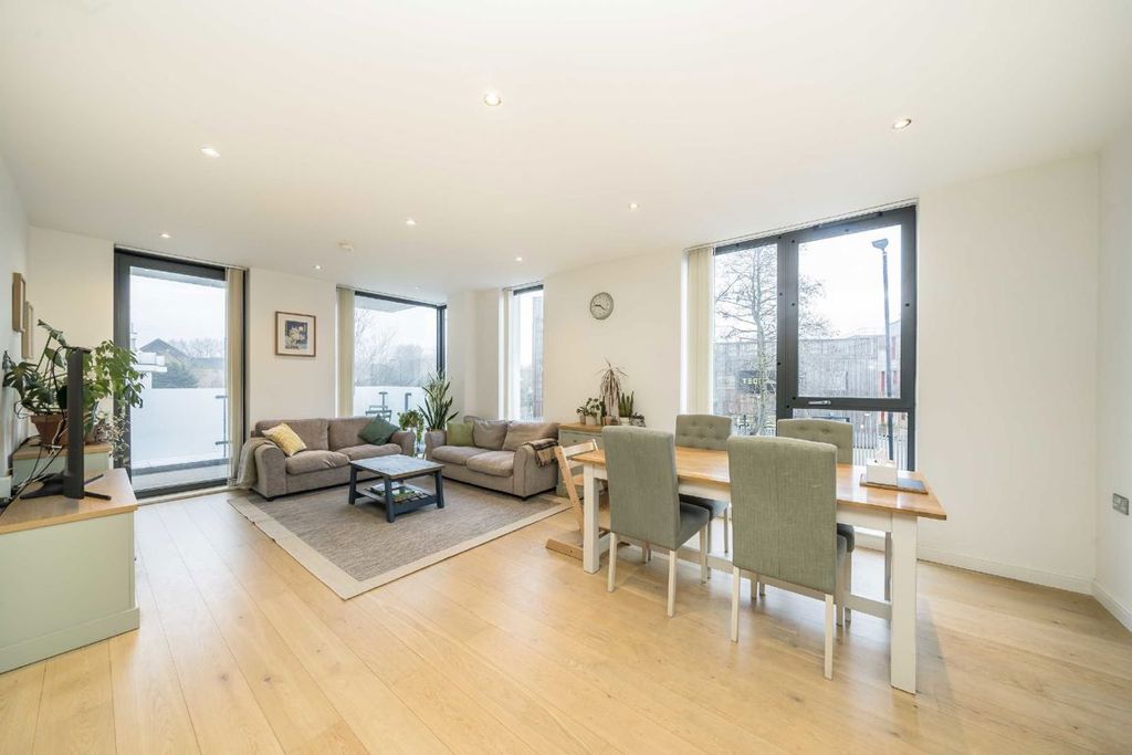 Property photo 2 of 6