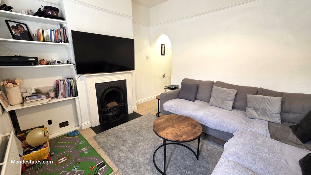 Property photo 3 of 14 Front Reception