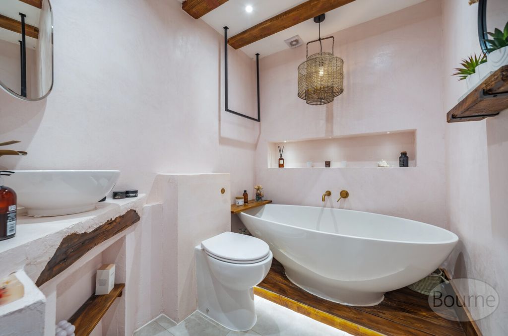 Property photo 3 of 10 70c3537F-6d09-432...