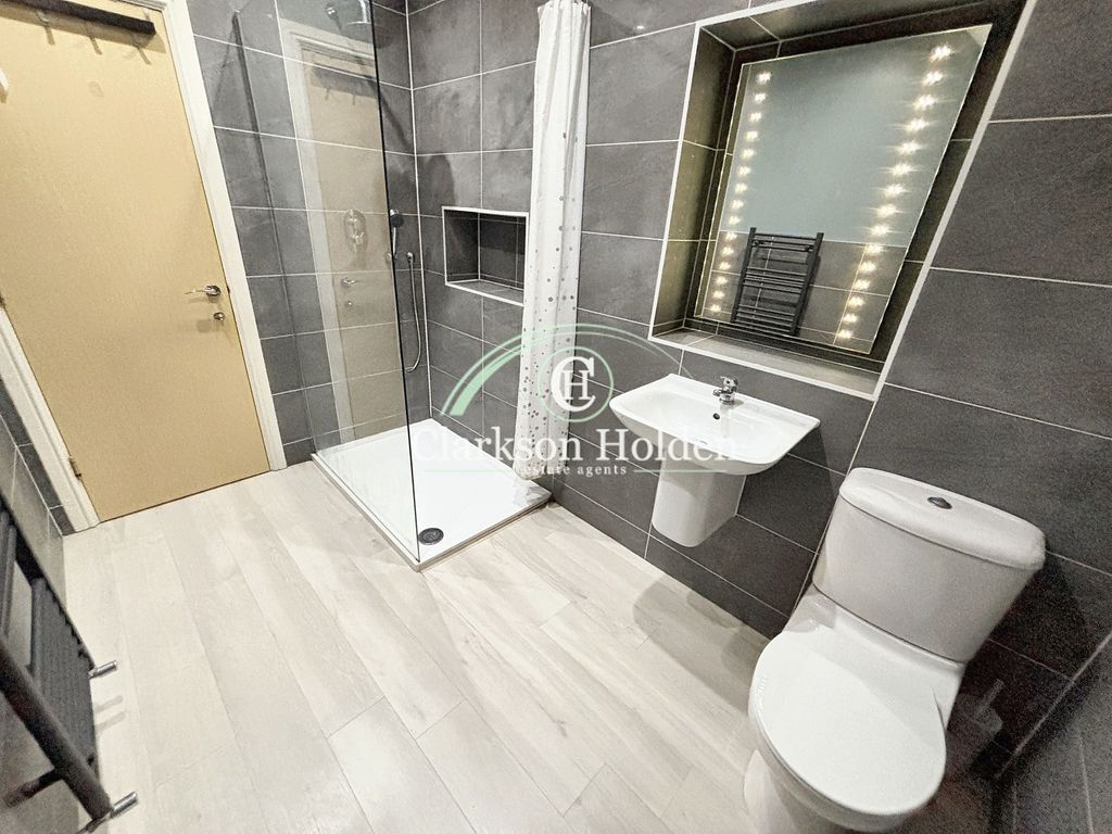 Property photo 3 of 37