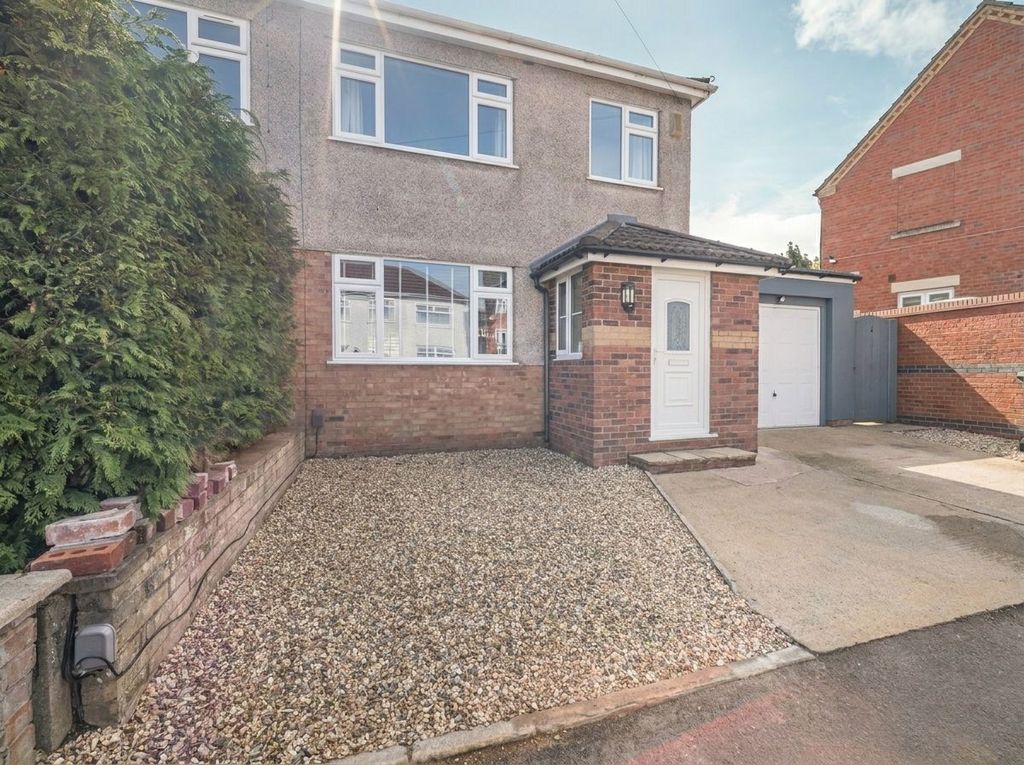 Property photo 2 of 40