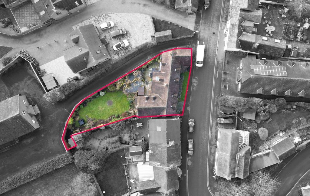 Property photo 2 of 25