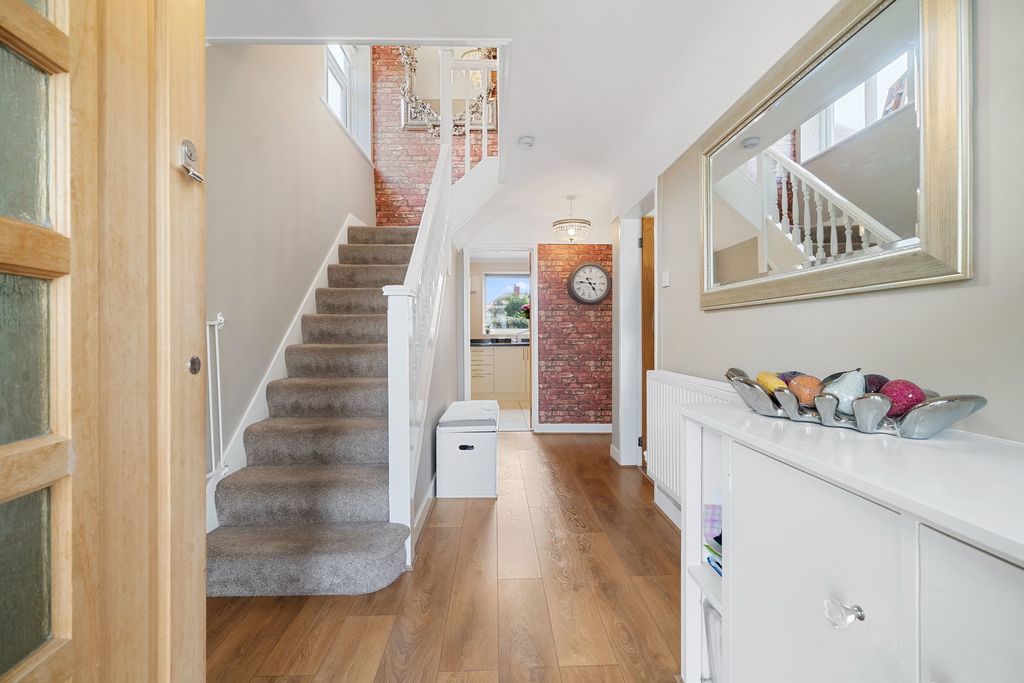 Property photo 2 of 41