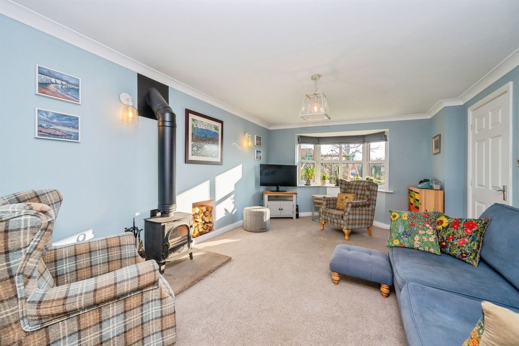 Property photo 3 of 27