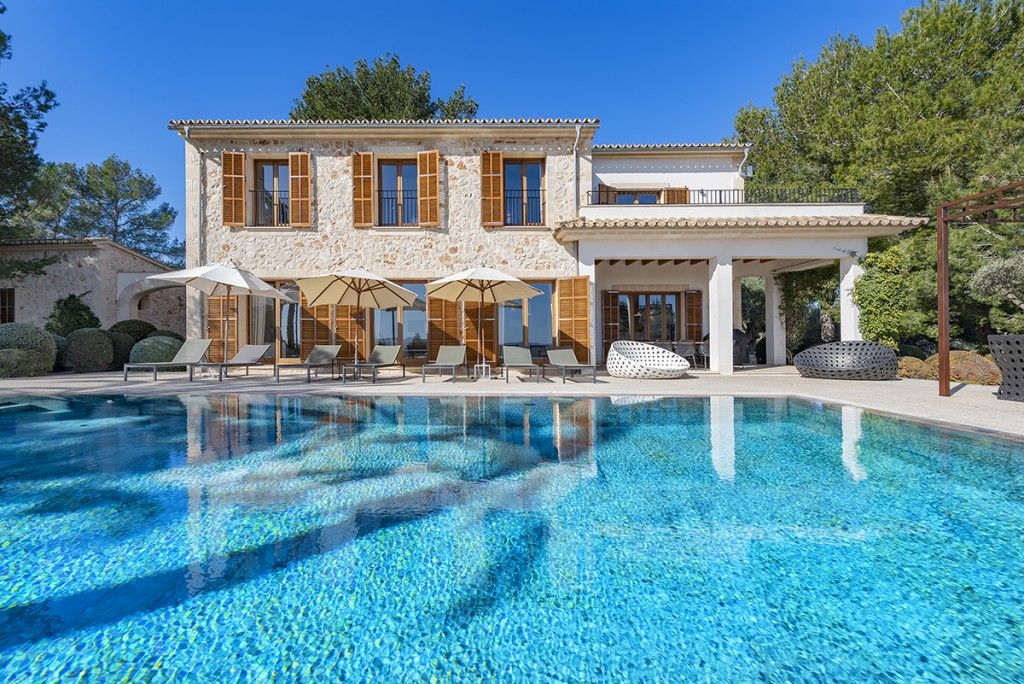 Property photo 2 of 20 Exterior And Pool (1)