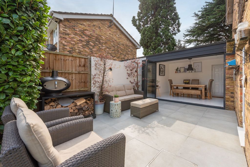 Additional image 4 of 4 bed detached house to rentKimber Close, Windsor SL4