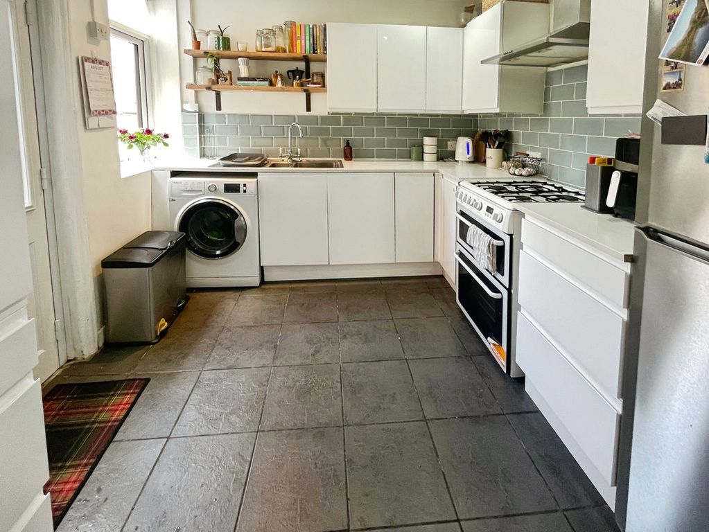 Property photo 2 of 16 Kitchen