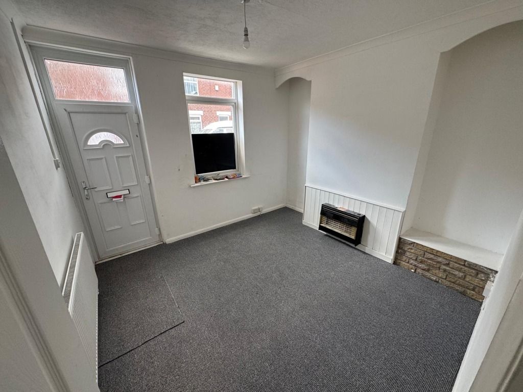 Property photo 1 of 9 Photo 7