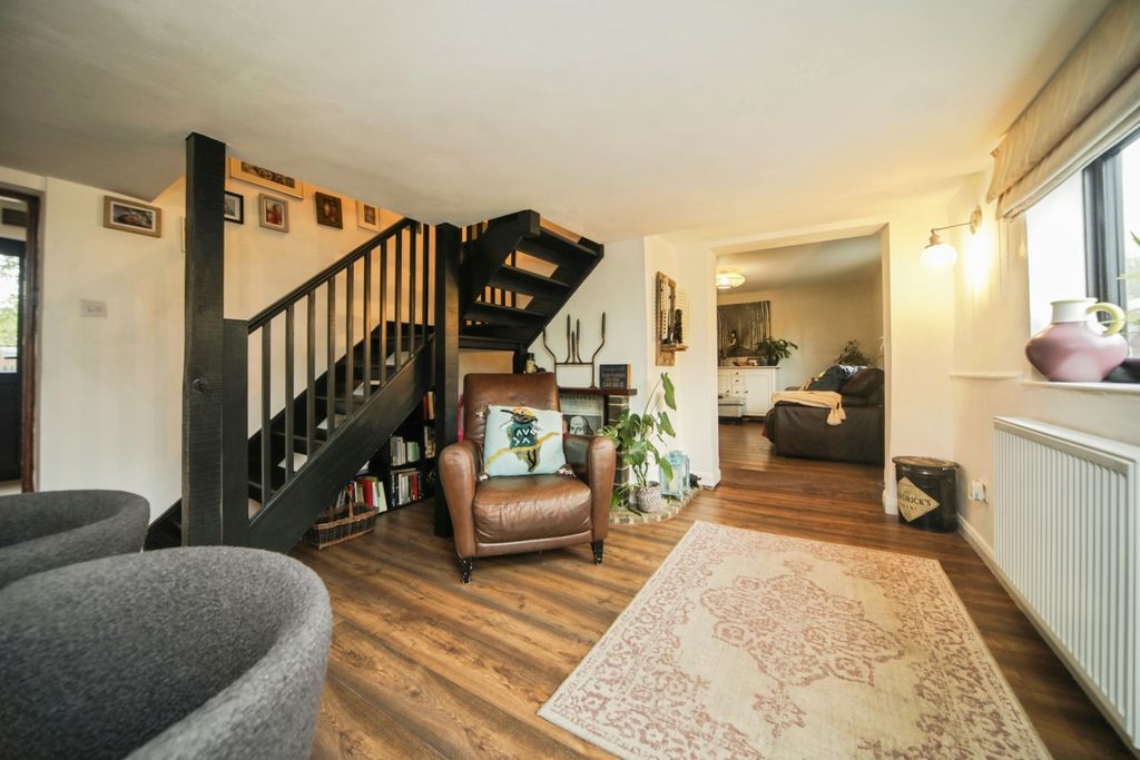 Property photo 2 of 16 Pbox-Img.Jpg