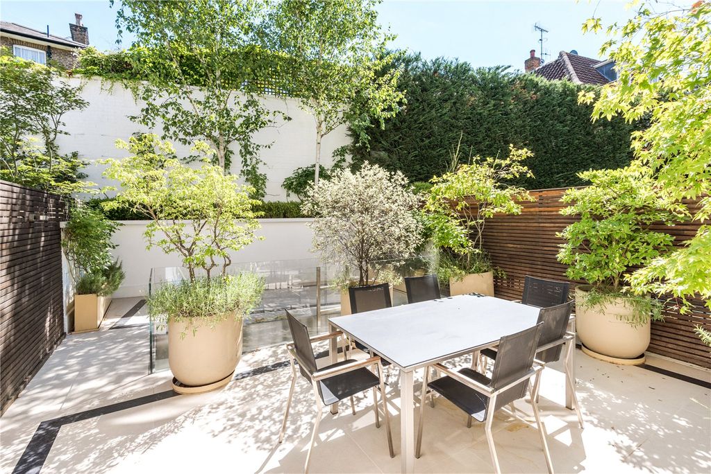 Property photo 2 of 15 Garden