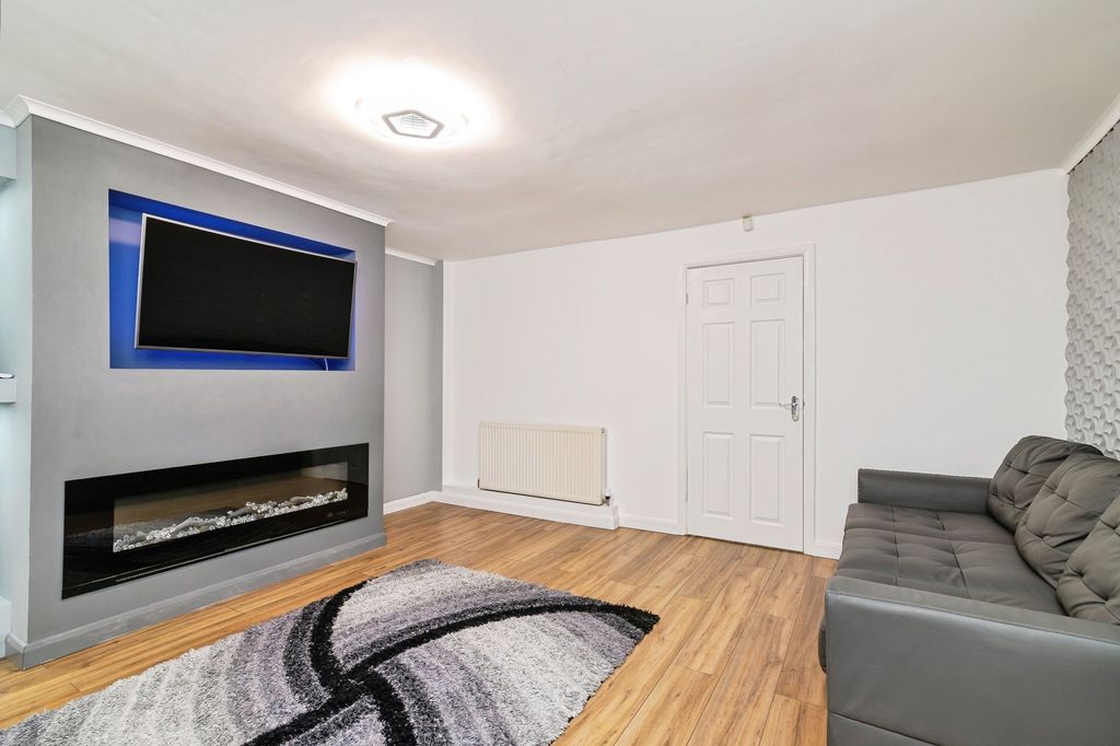 Property photo 3 of 19 Photo