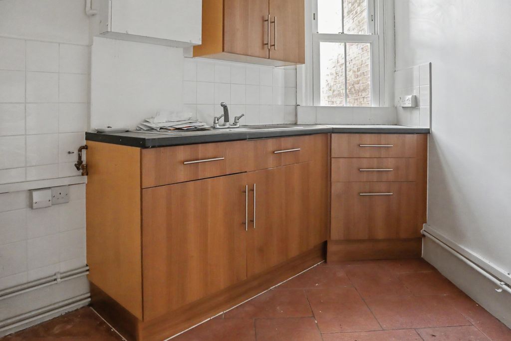 Property photo 3 of 12 Flat 9 Munster Residences, Filmer Road, London, Sw6 7Jq