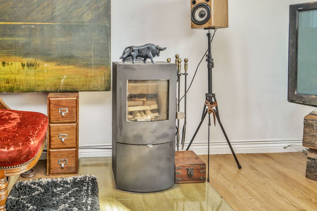 Property photo 3 of 17 Property Image 3