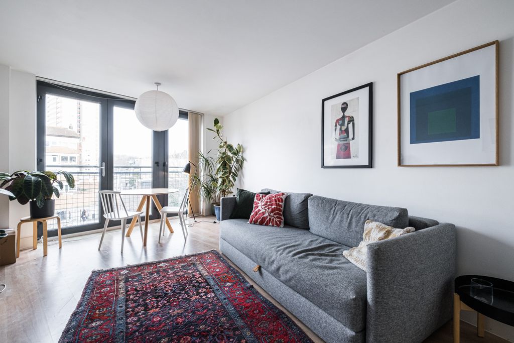 Property photo 3 of 11 Urban Spaces
