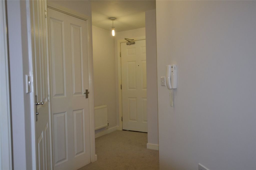 Property photo 2 of 13 Entrance Hall