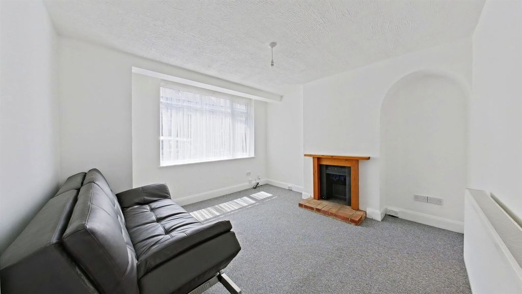 Property photo 2 of 15 Lounge_Pe.Jpg
