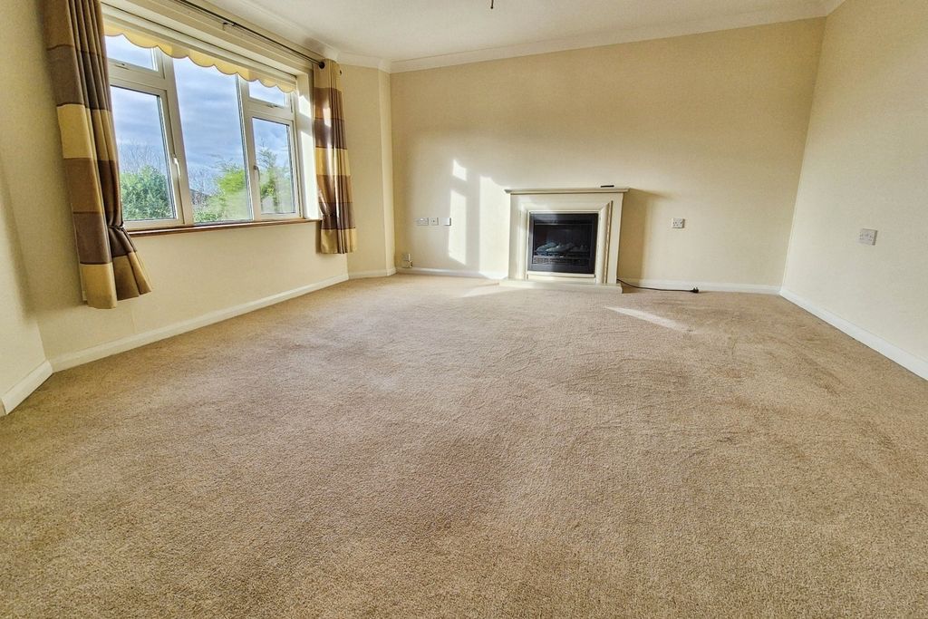 Property photo 2 of 9 Living Room