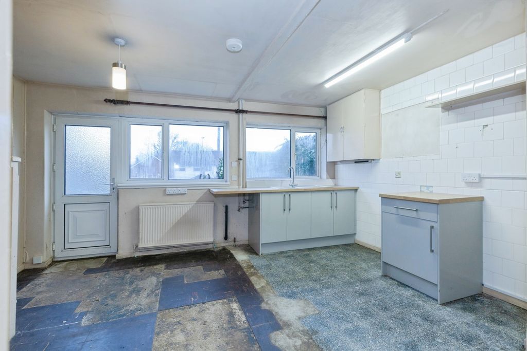 Property photo 3 of 16 Kitchen