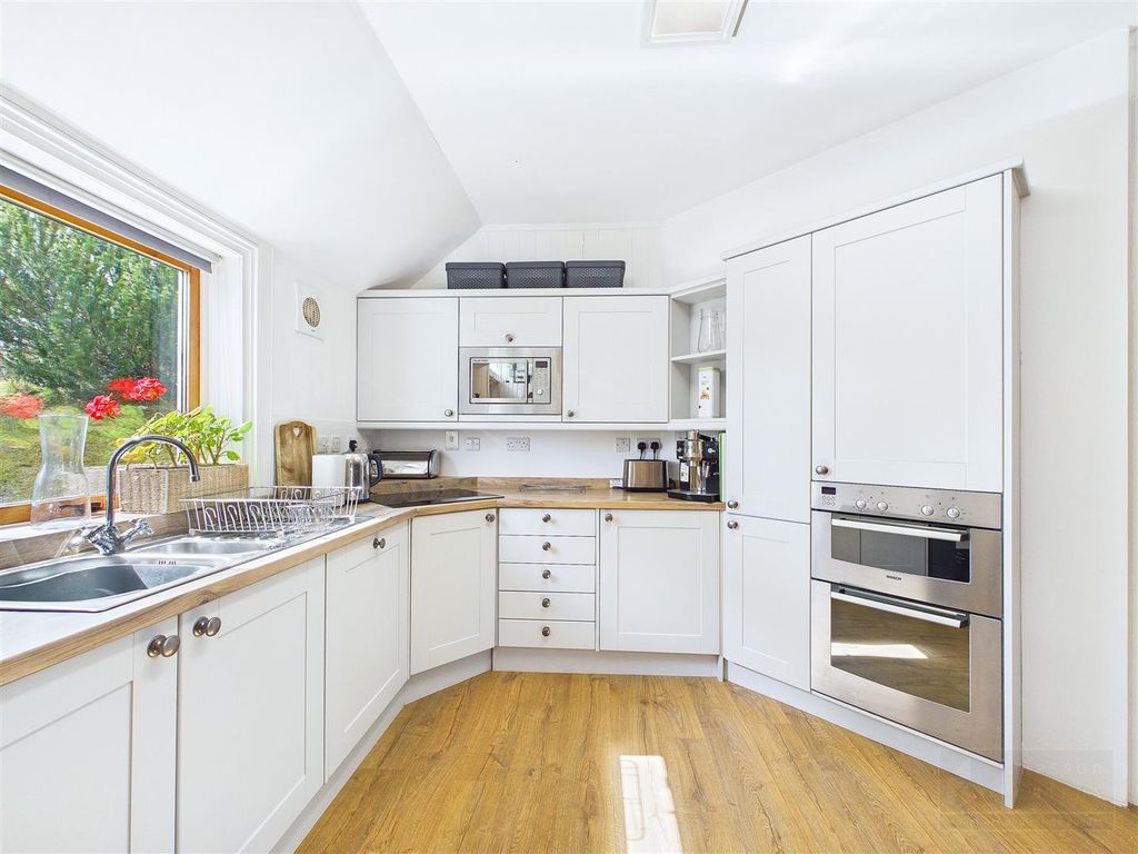 Property photo 3 of 28 Kitchen