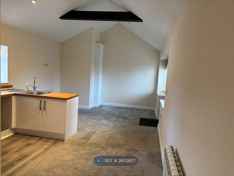 Property photo 3 of 9 Living/Kitchen