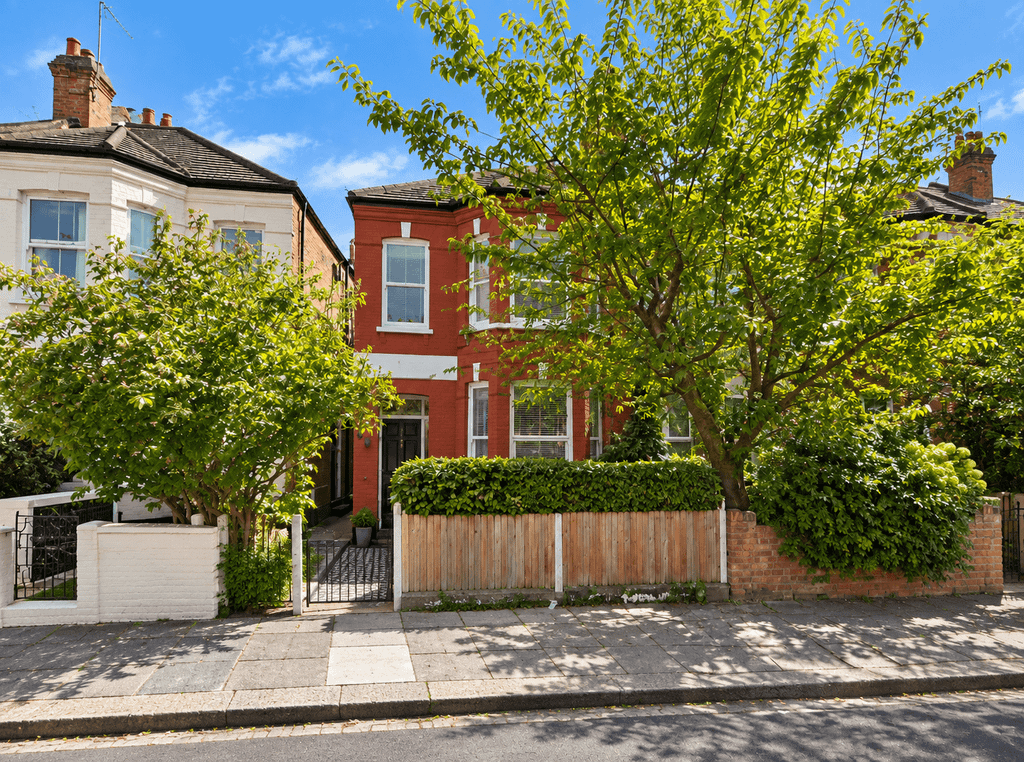 Property photo 1 of 6 Studio Flat To Rent In Cricklewood.