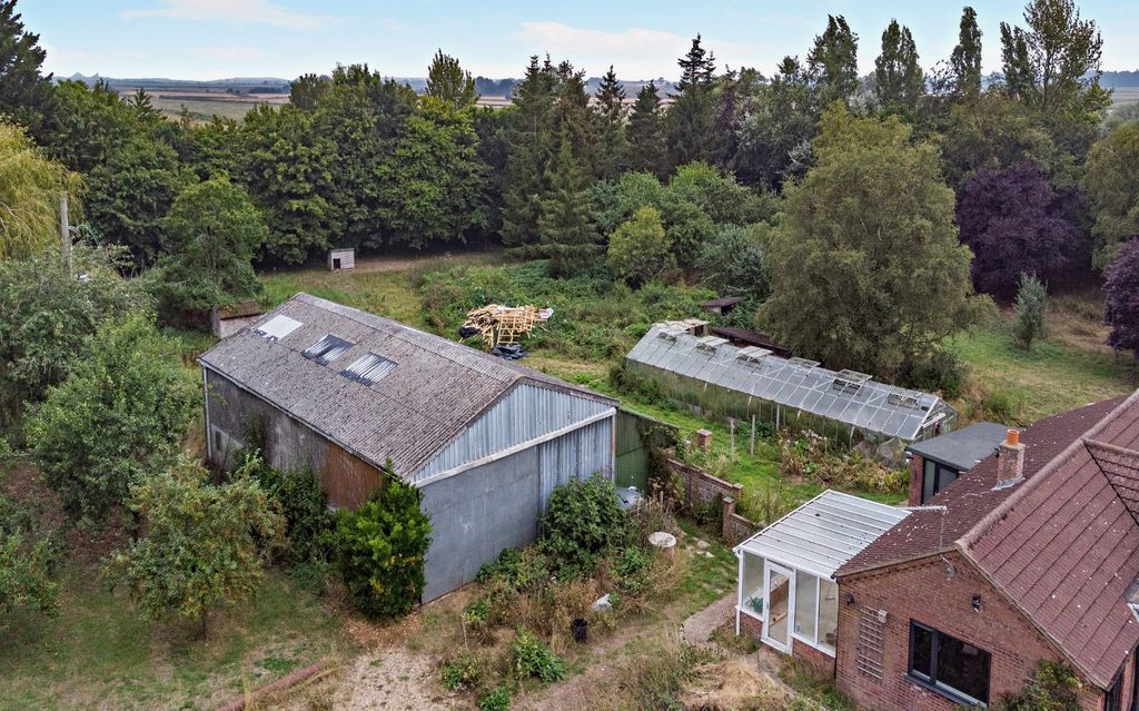 Property photo 2 of 24 Marsh Farm