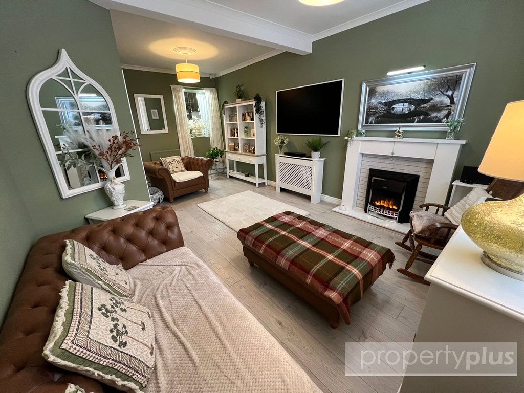 Property photo 2 of 19 Picture No. 12