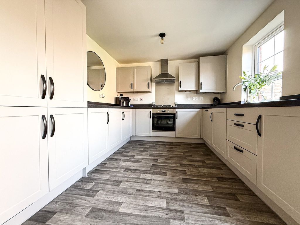 Property photo 2 of 18 5095144