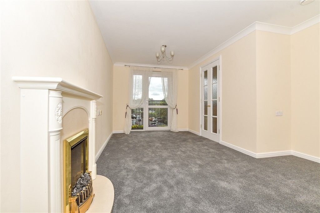 Property photo 2 of 9 Lounge